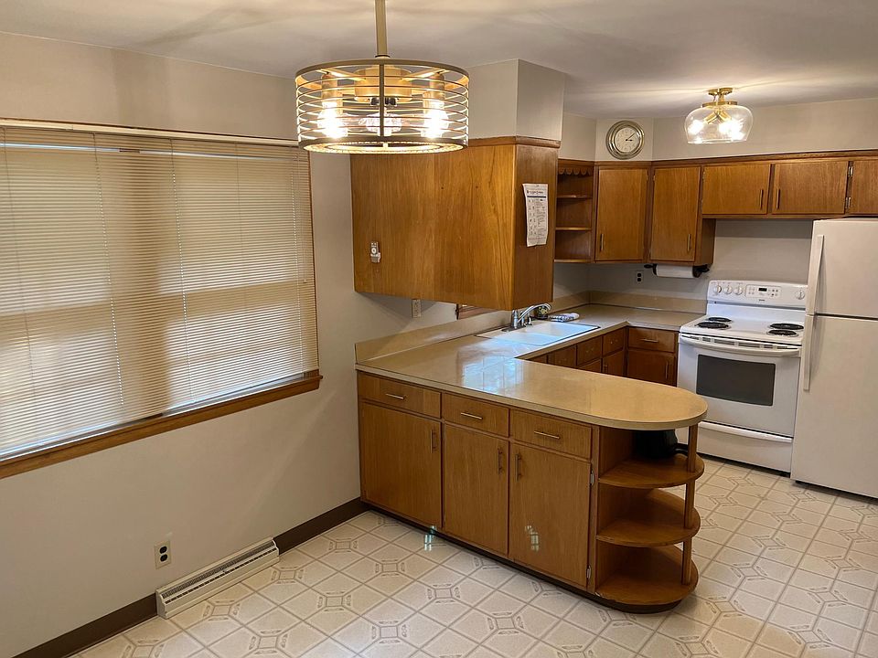 303 May St, Le Claire, IA 52753 Zillow