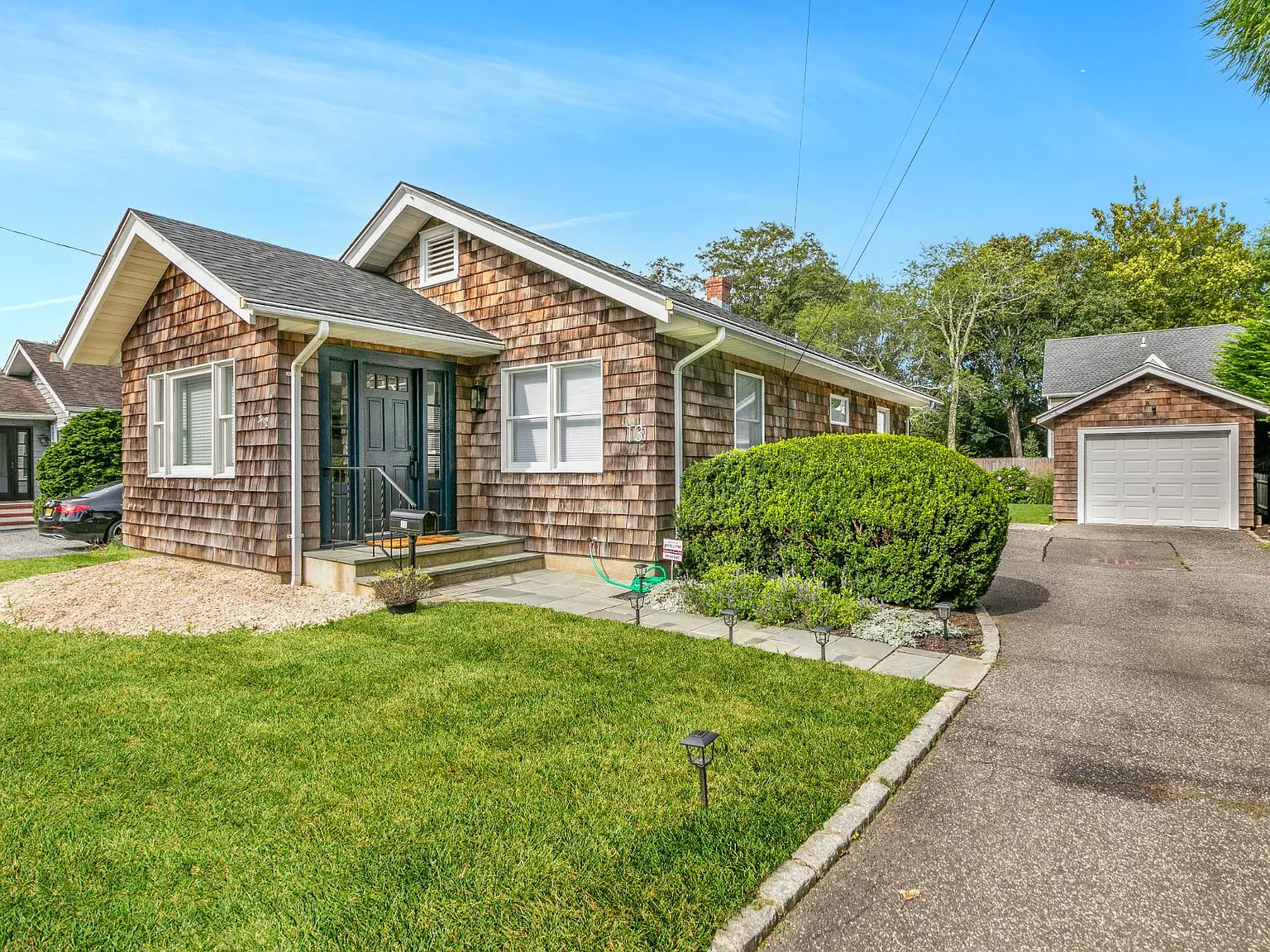 Charming Village Cottage — Photo 1