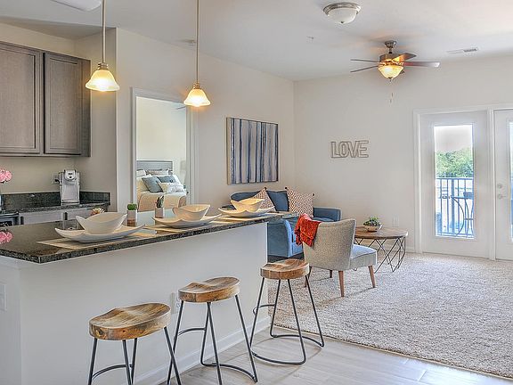 2nd image of 10 Newbridge Pkwy #21-202