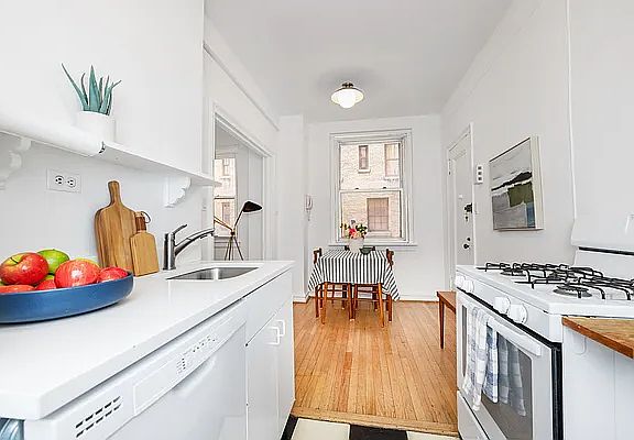 4th image of 285 Riverside Dr APT 1E
