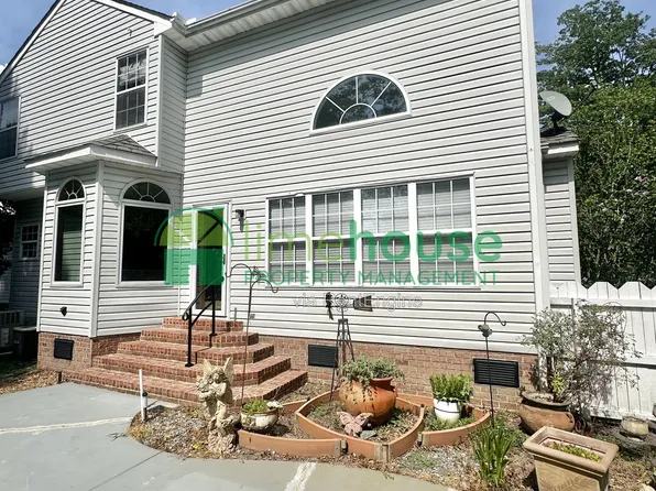 708 Meta Pointe Dr, Chesapeake, VA 23323