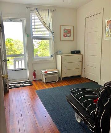 4th image of 21 W Pennsylvania Ave APT 4