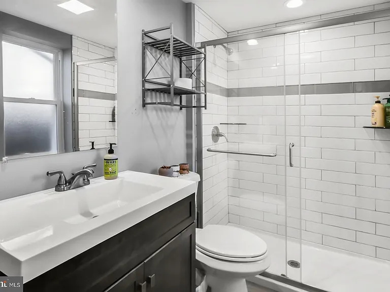 441 E Flora St — Photo 8