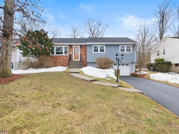 34 Seminole Ave, Oakland Boro, NJ 07436