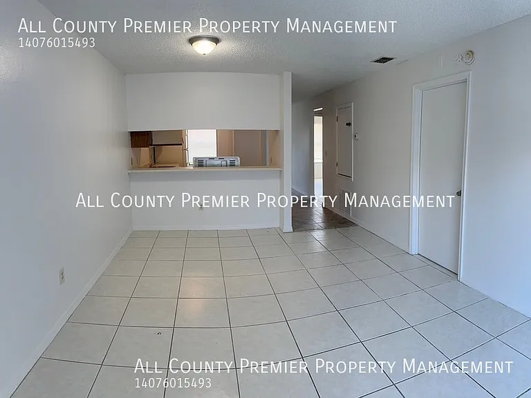 2021 Caribbean Dr S — Photo 2