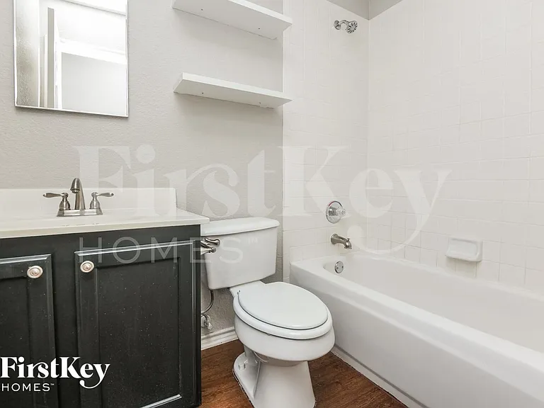 10125 Chapel Hill Ct — Photo 11