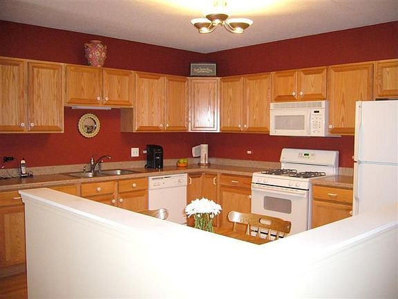 4th image of 1649 Ashland Ave Unit 403