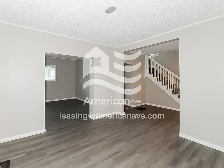 1581032_003_wm_-_living_room_12935216.jpg