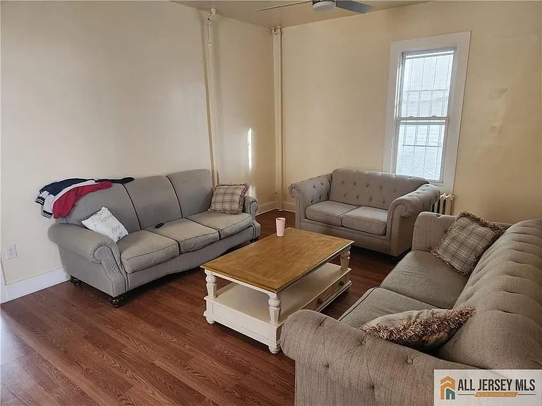 7 N Georgia Ave — Photo 3