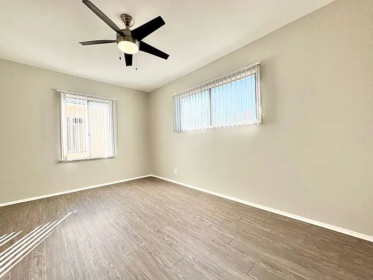 5309-5315 Whitsett Ave — Photo 16