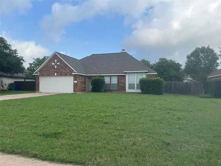 209 Bryce Canyon Dr — Photo 2