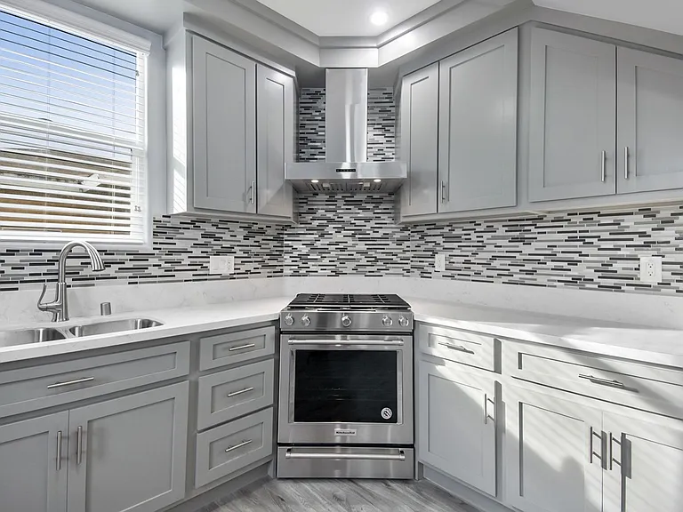 513 S Oak St — Photo 15