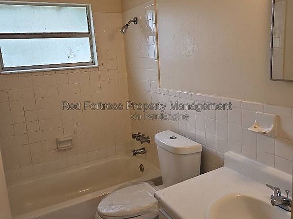 5th image of 3816 Desoto Ave