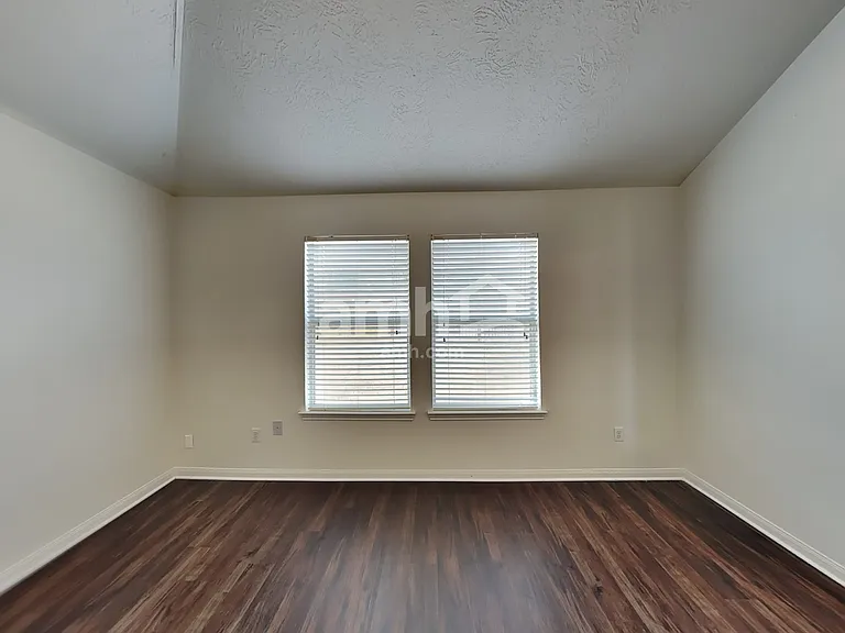 3919 Hawthorn Glen Ct — Photo 11