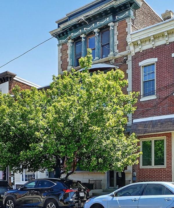 1st image of 440 E Girard Ave
