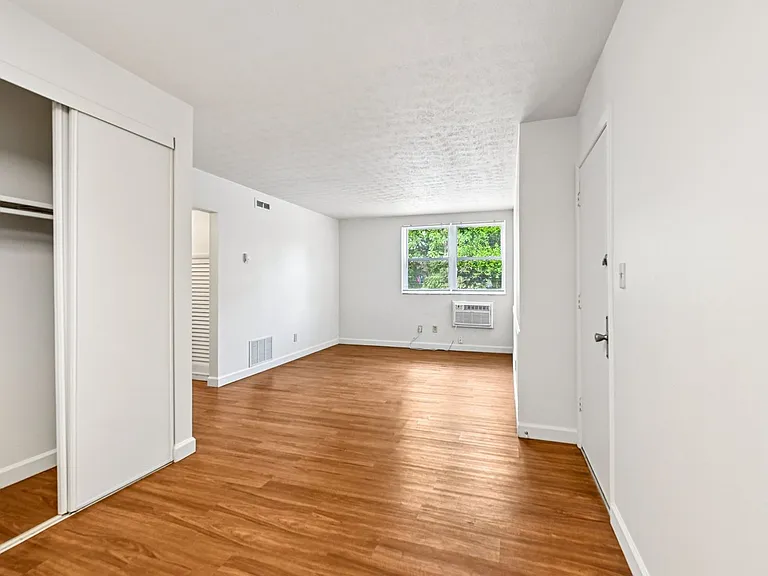LongView Apartments — Photo 91