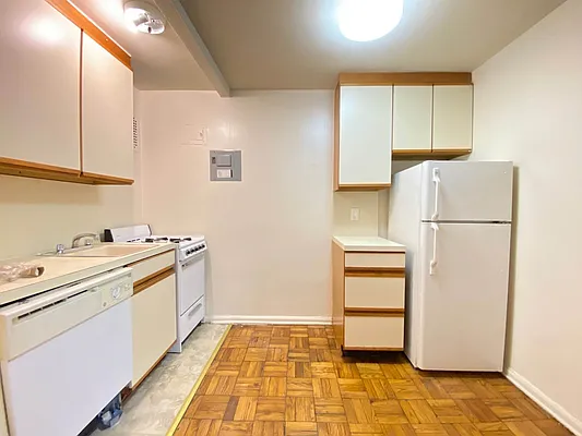 Rented by Contact Realty | media 27