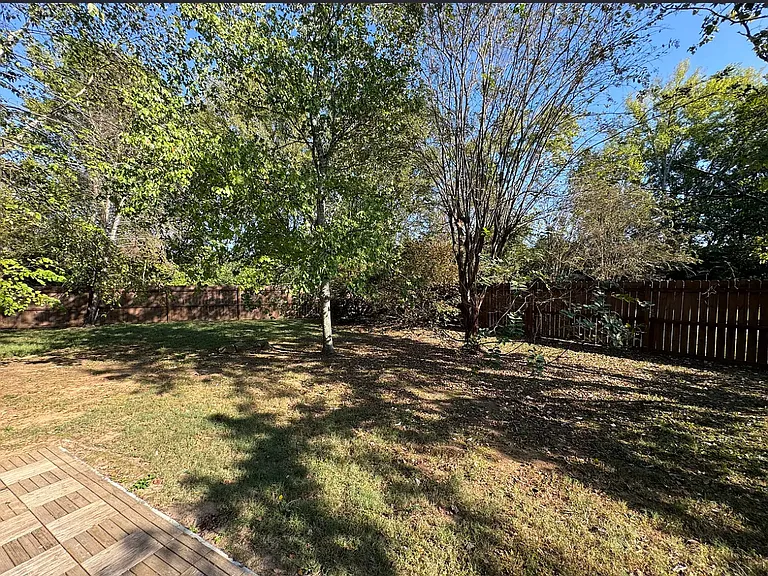 108 E Stonehaven Cir — Photo 17