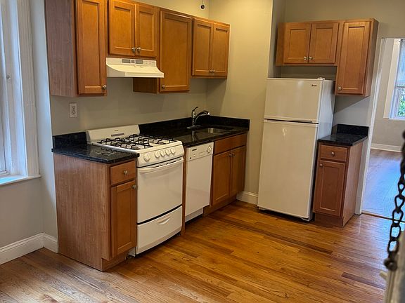 5th image of 74 Joy St #12B