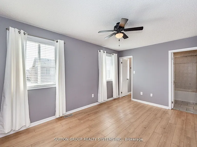 1152 Riddell Cres — Photo 19