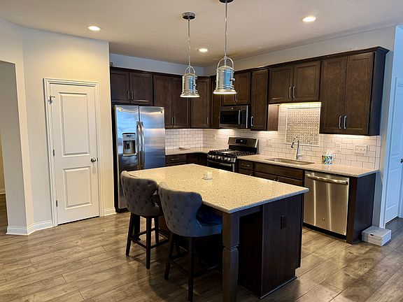 Kitchen w/ Pantry & Island