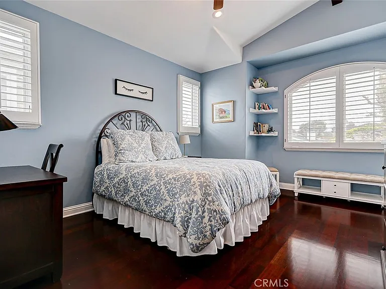 3005 N Poinsettia Ave — Photo 53