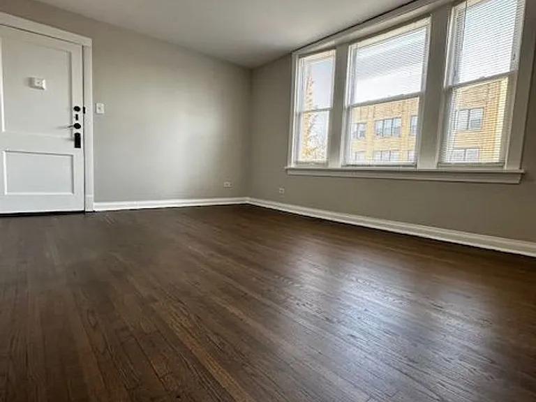 2650 N Springfield Ave — Photo 9