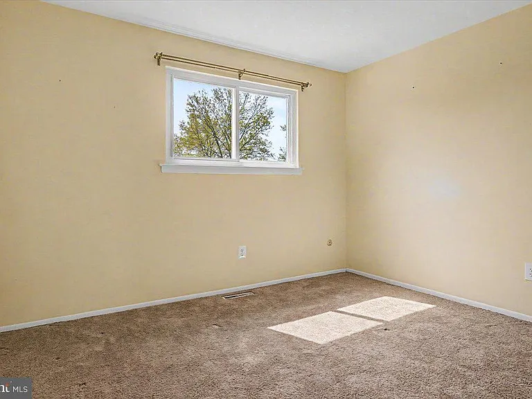2282 Suzann Dr — Photo 27