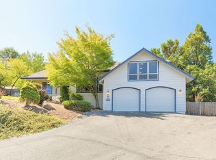 1946 NW Crown St, Grants Pass, OR 97526