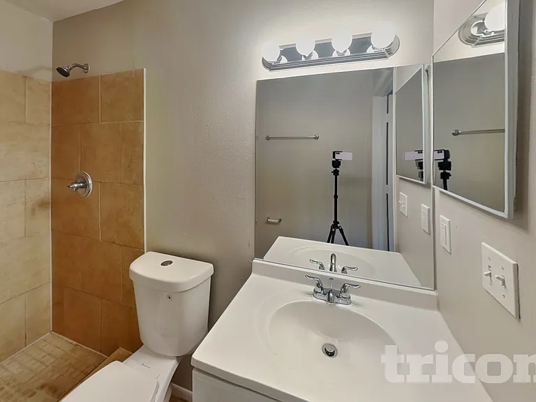 682 Channing Dr — Photo 8