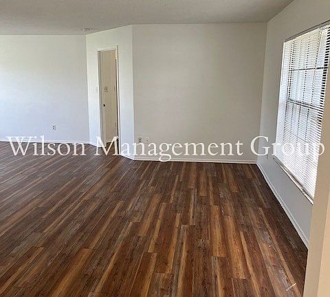 3rd image of 2801 Camomile Dr