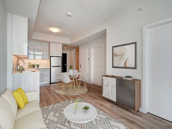 60 Frederick St #813, Kitchener, ON N2H 0C7