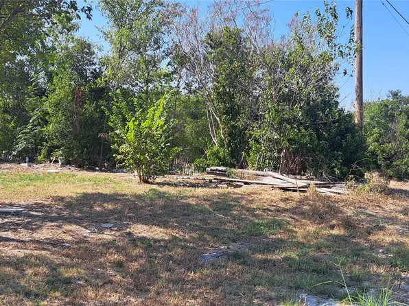 508 E 4th St, Taylor, TX 76574