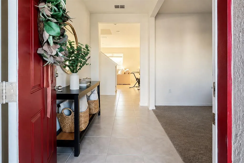 5 bed, 3.0 bath, 2696 sqft, $3,400 — Photo 4