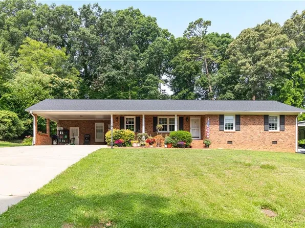 1019 Ingram Dr, Asheboro, NC 27203