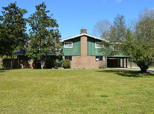 101 Cain Rd, Anahuac, TX 77514