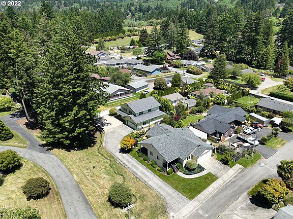 2nd image of 906 Pioneer Ln
