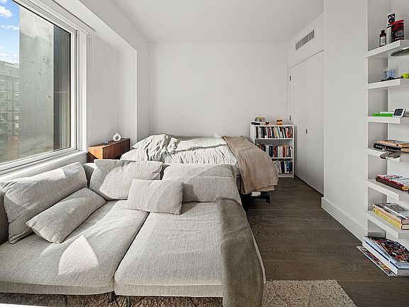 5th image of 10 Nevins St APT 12I