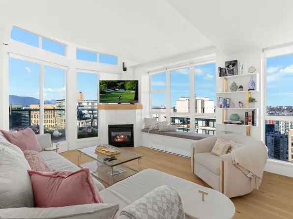 939 Homer St Penthouse 3602, Vancouver, BC V6B 2W6