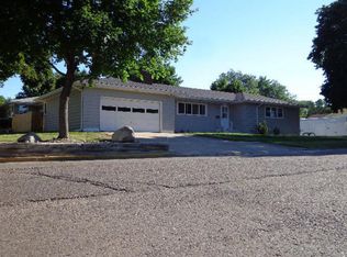 1704 E Erskine St, Pierre, SD 57501