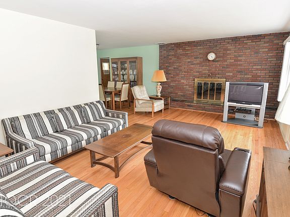 4th image of 16-37 Parmelee Ave
