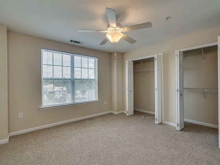 Killian Lakes Apartments and Townhomes — Photo 14