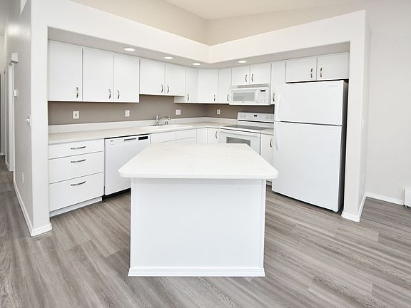 3rd image of 1581 Elcadore Dr #B