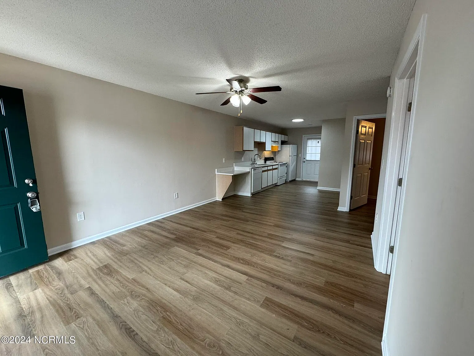 2 bed, 1.0 bath, 705 sqft, $1,000 — Photo 3