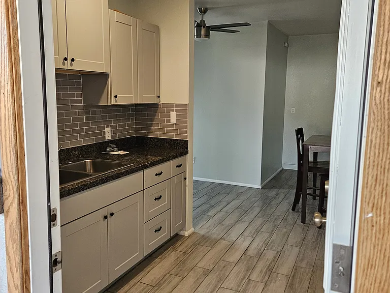 4132 W Greenway Rd — Photo 1
