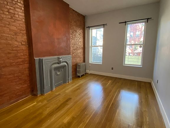 5th image of 131 Jefferson Ave APT 1