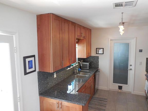 3rd image of 1411 N Palmway