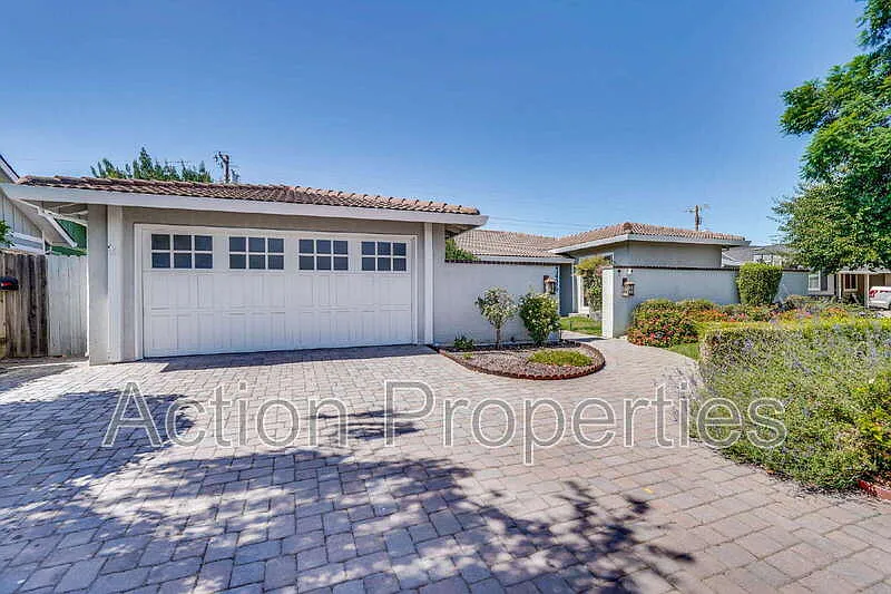 3426 Woodstock Ln