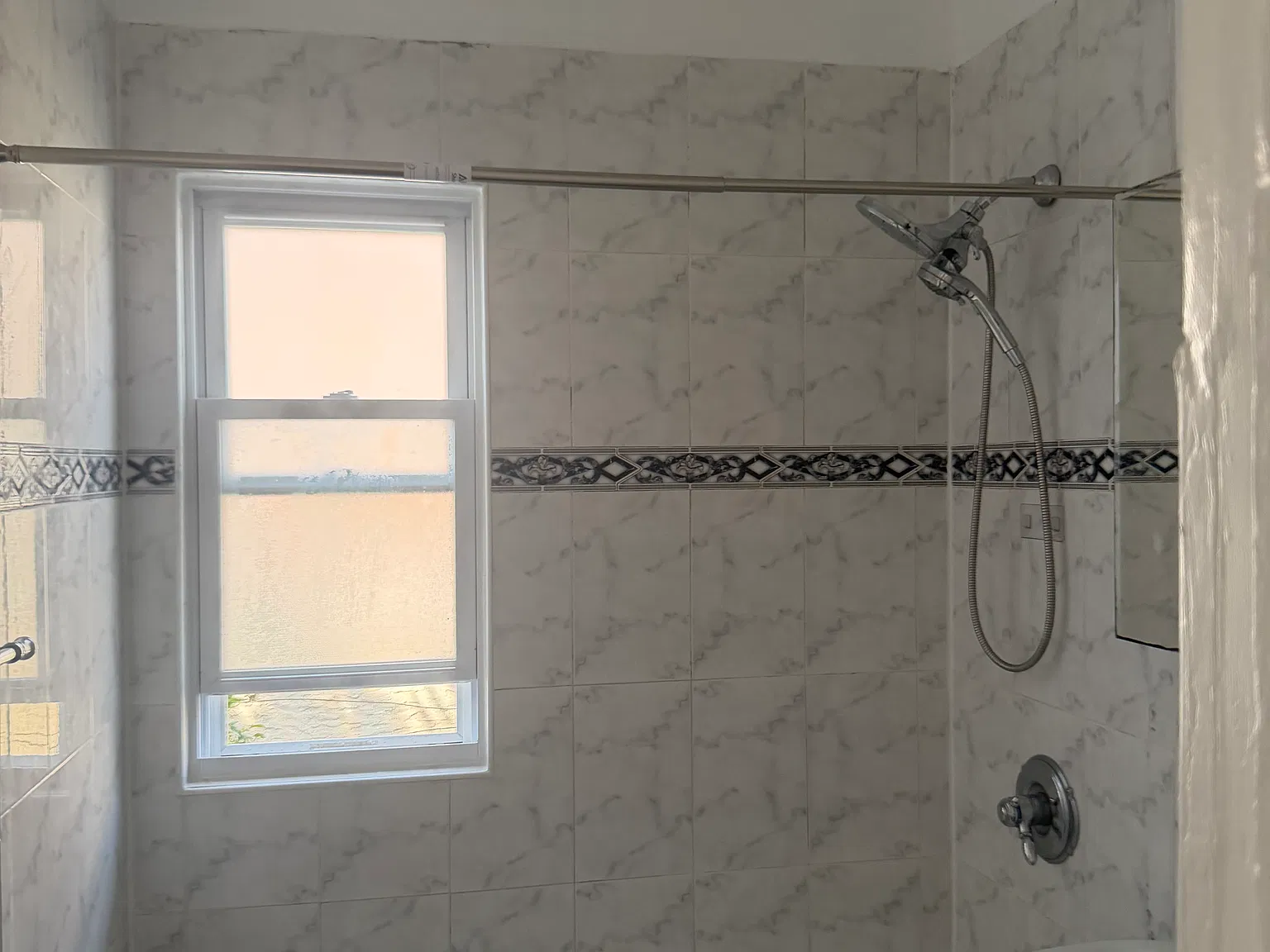 3 bed, 1100 sqft, $3,700 — Photo 2