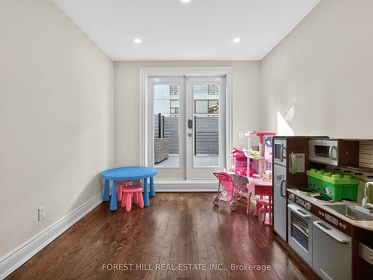 29 Webster Ave — Photo 40